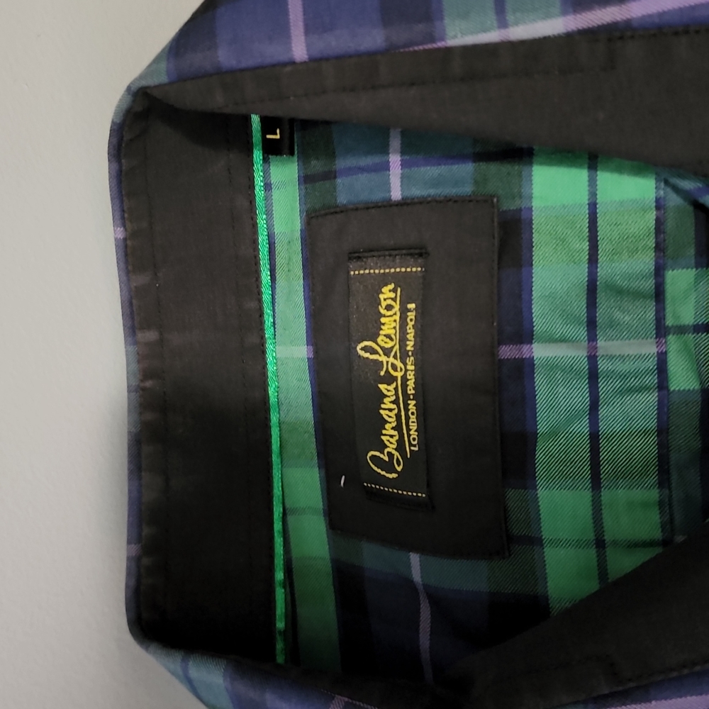 Banana Lemon shirt. Unique 2 button tailoring down the front. Size large